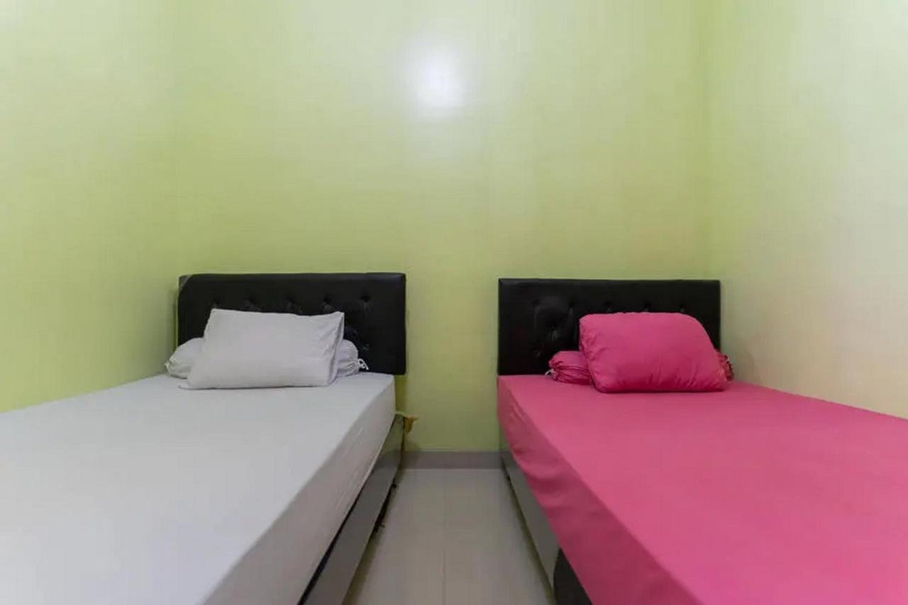 فندق Kostawira Syariah Bintaro Mitra Reddoorz Mencil المظهر الخارجي الصورة