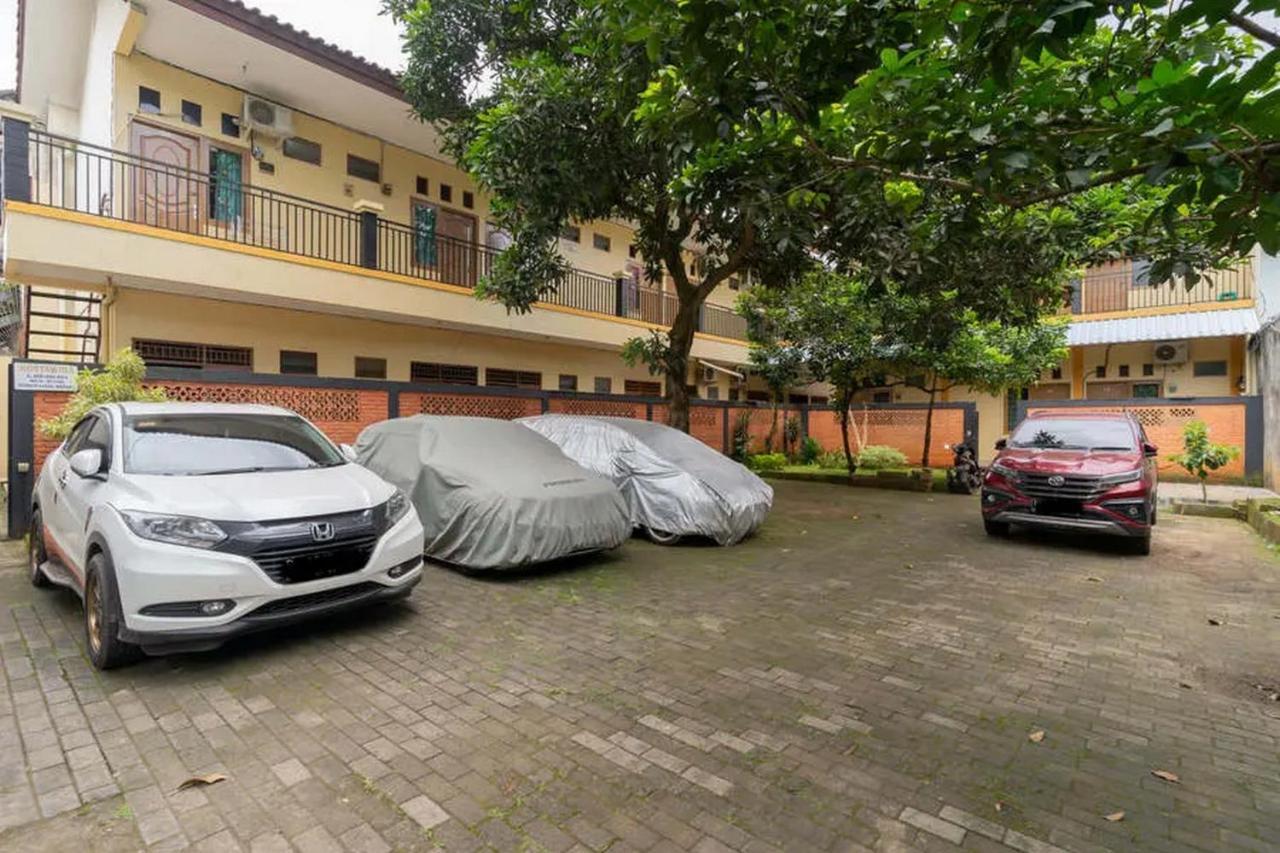 فندق Kostawira Syariah Bintaro Mitra Reddoorz Mencil المظهر الخارجي الصورة