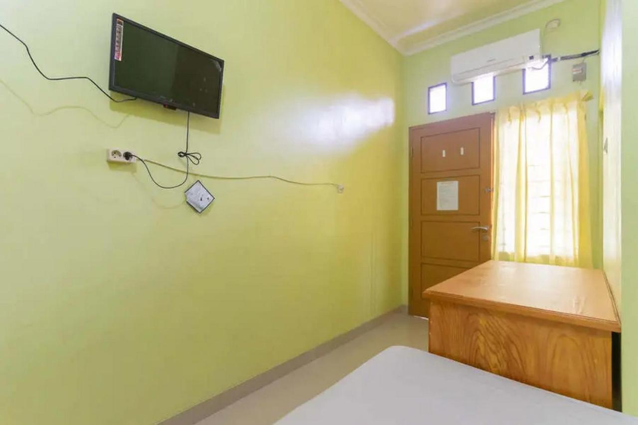 فندق Kostawira Syariah Bintaro Mitra Reddoorz Mencil المظهر الخارجي الصورة