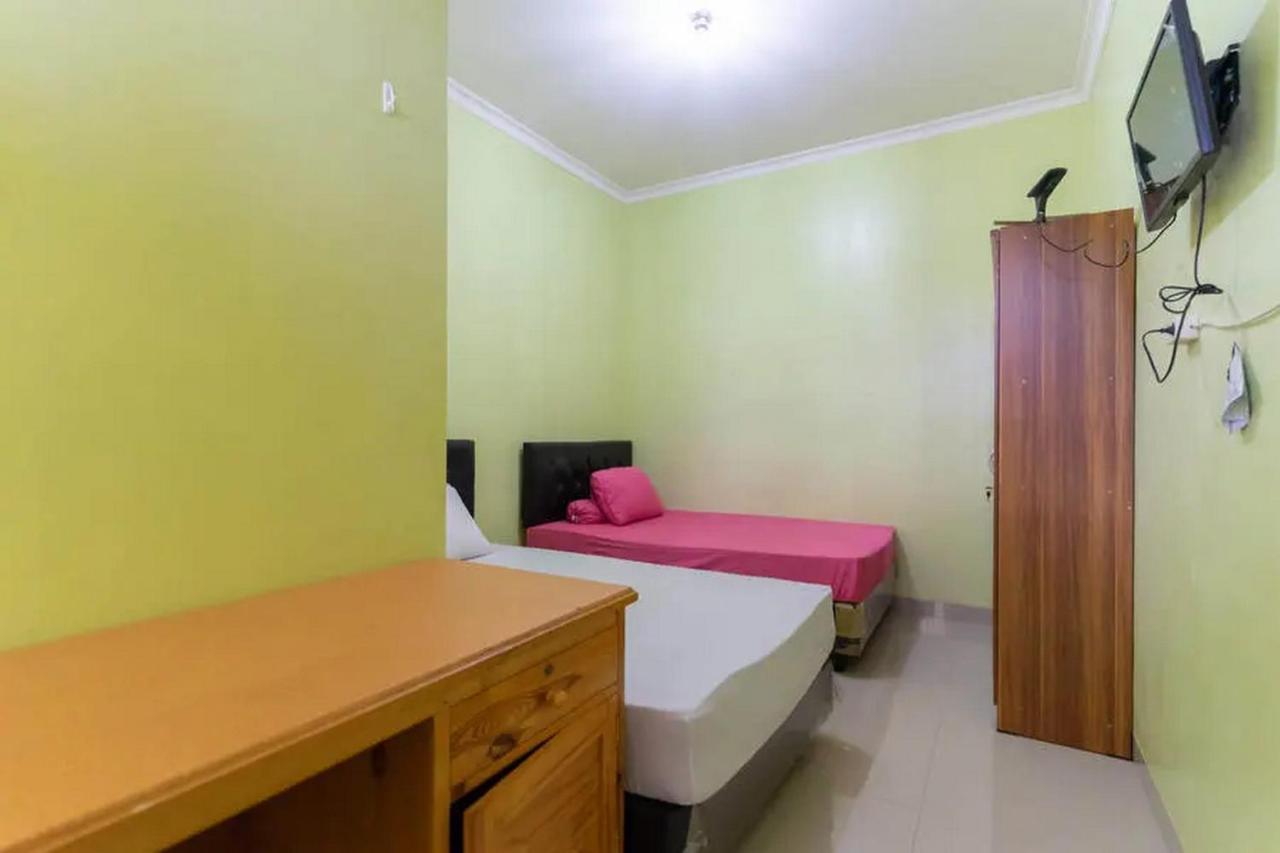 فندق Kostawira Syariah Bintaro Mitra Reddoorz Mencil المظهر الخارجي الصورة