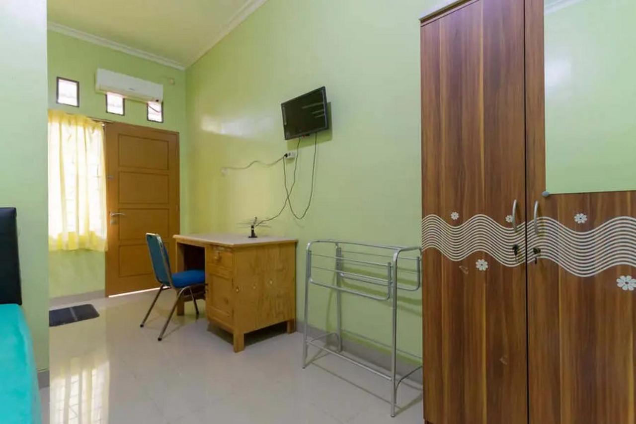 فندق Kostawira Syariah Bintaro Mitra Reddoorz Mencil المظهر الخارجي الصورة