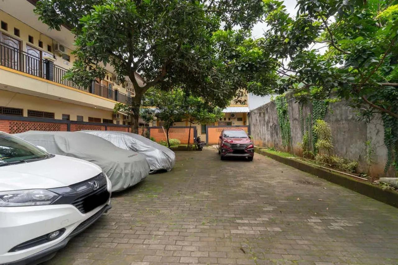 فندق Kostawira Syariah Bintaro Mitra Reddoorz Mencil المظهر الخارجي الصورة