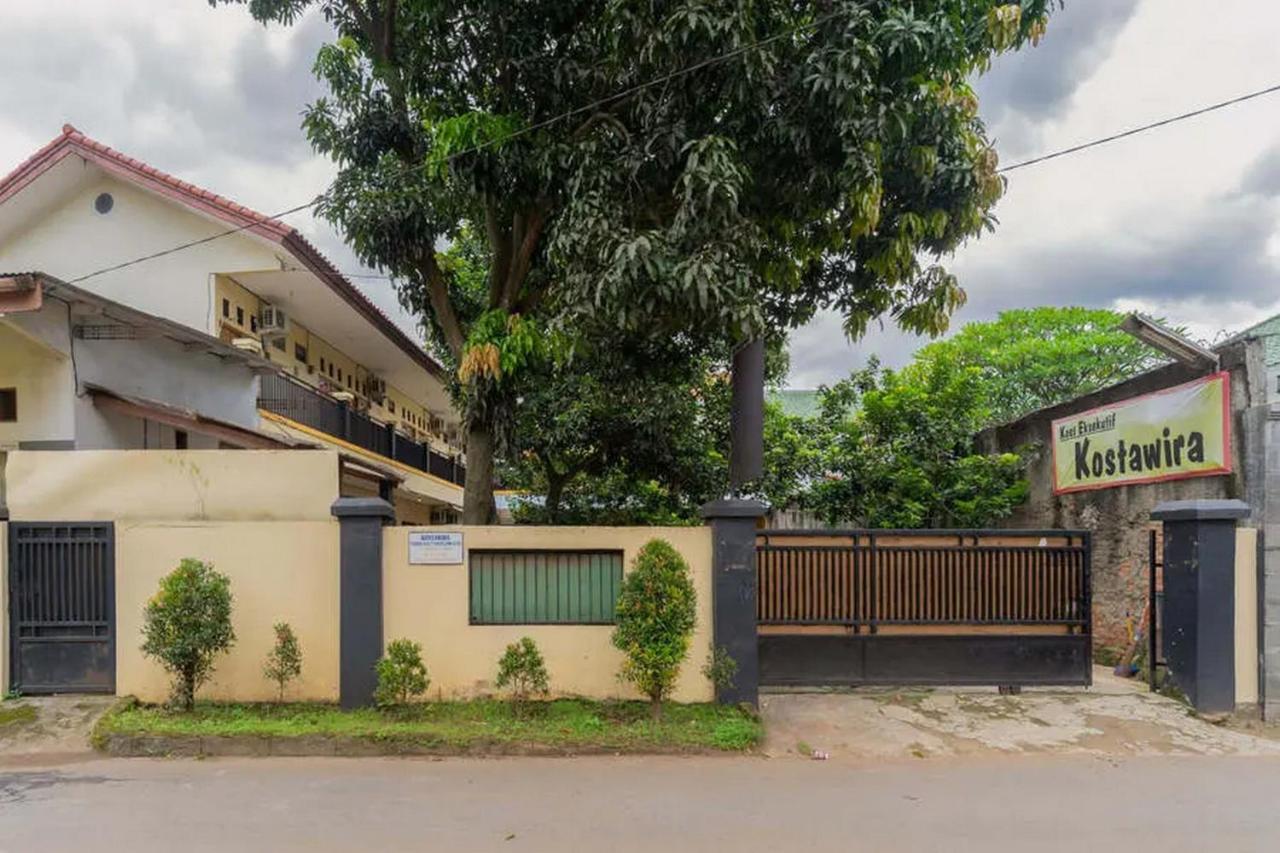 فندق Kostawira Syariah Bintaro Mitra Reddoorz Mencil المظهر الخارجي الصورة