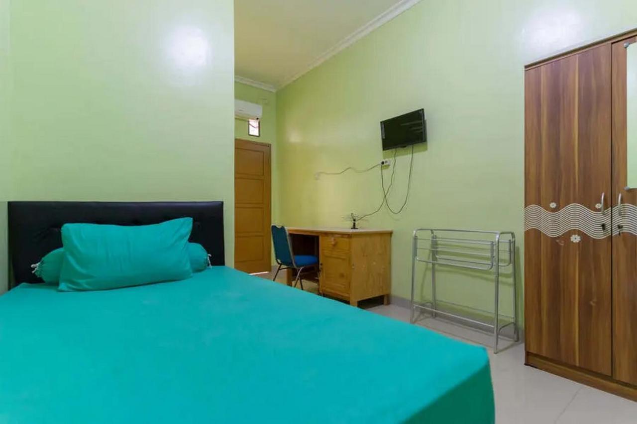 فندق Kostawira Syariah Bintaro Mitra Reddoorz Mencil المظهر الخارجي الصورة
