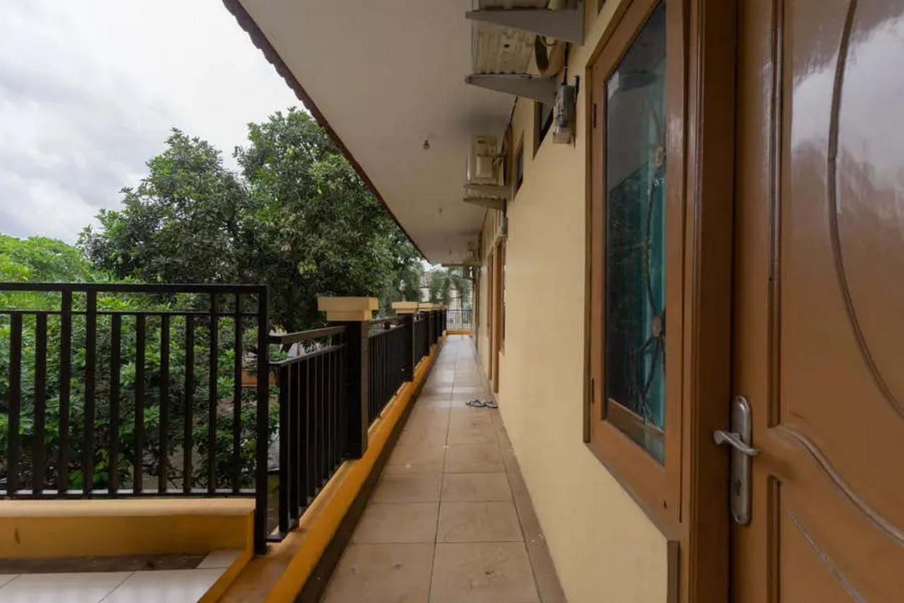 فندق Kostawira Syariah Bintaro Mitra Reddoorz Mencil المظهر الخارجي الصورة