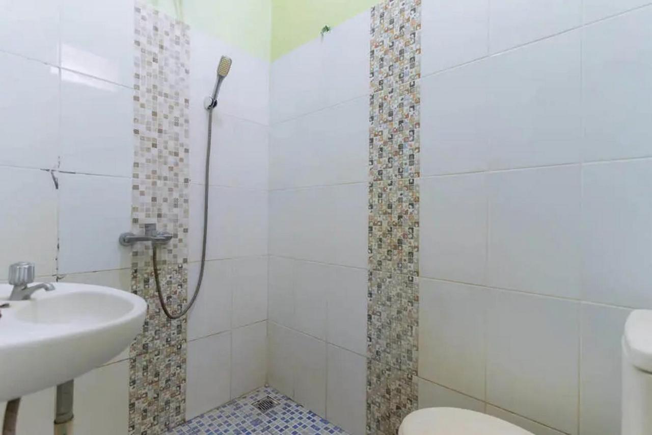 فندق Kostawira Syariah Bintaro Mitra Reddoorz Mencil المظهر الخارجي الصورة